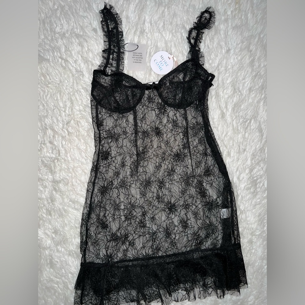 Elegant Black Lace Robe